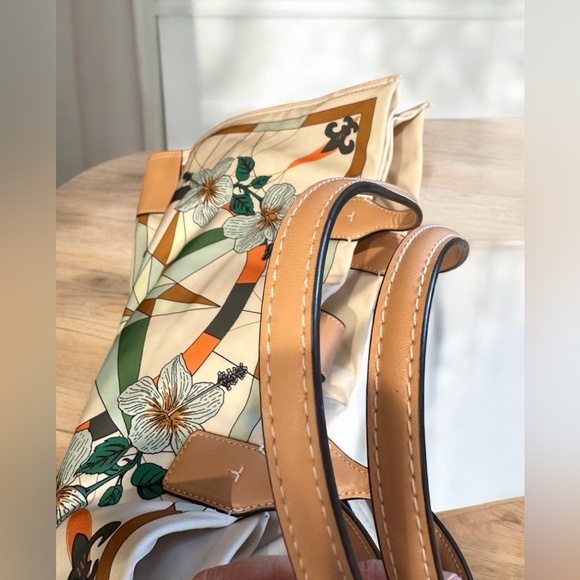 Tory Burch Ella Printed Floral Tote Bag - Picture 7 of 9